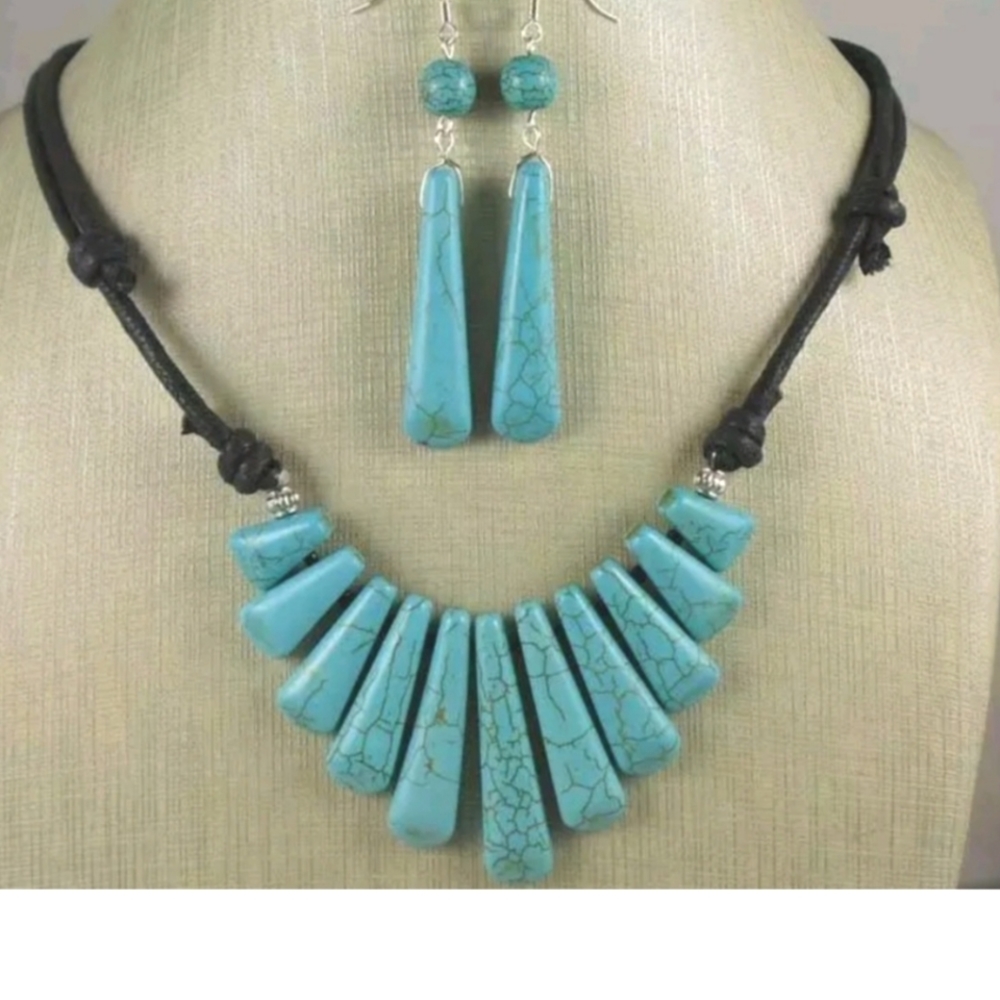 Leather turquoise color howlight necklace set